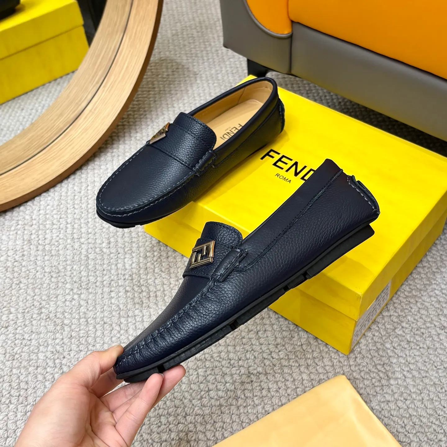 Men's shoes 💰420 [FENDI Fendi] 2⃣️0⃣️2⃣️5️⃣New Milan men's fashion lazy catwalk style ✅ fashionable casual beanie shoes, imported calfskin fabric, super smooth texture, sweat-absorbent and breathable, (sheepskin lining). Metal LOGO on the shoe body, Medusa avatar, irregular avatar, high-end craftsmanship logo✅ French Loft set foot design style 👟Low-key and elegant, great on-foot effect... Men's shoe size: 38-46 (4-12)